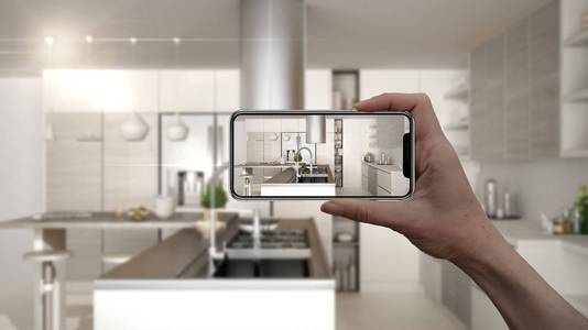 手提智能手机ar应用模拟家具和室内设计产品在真正的家庭建筑师设计师